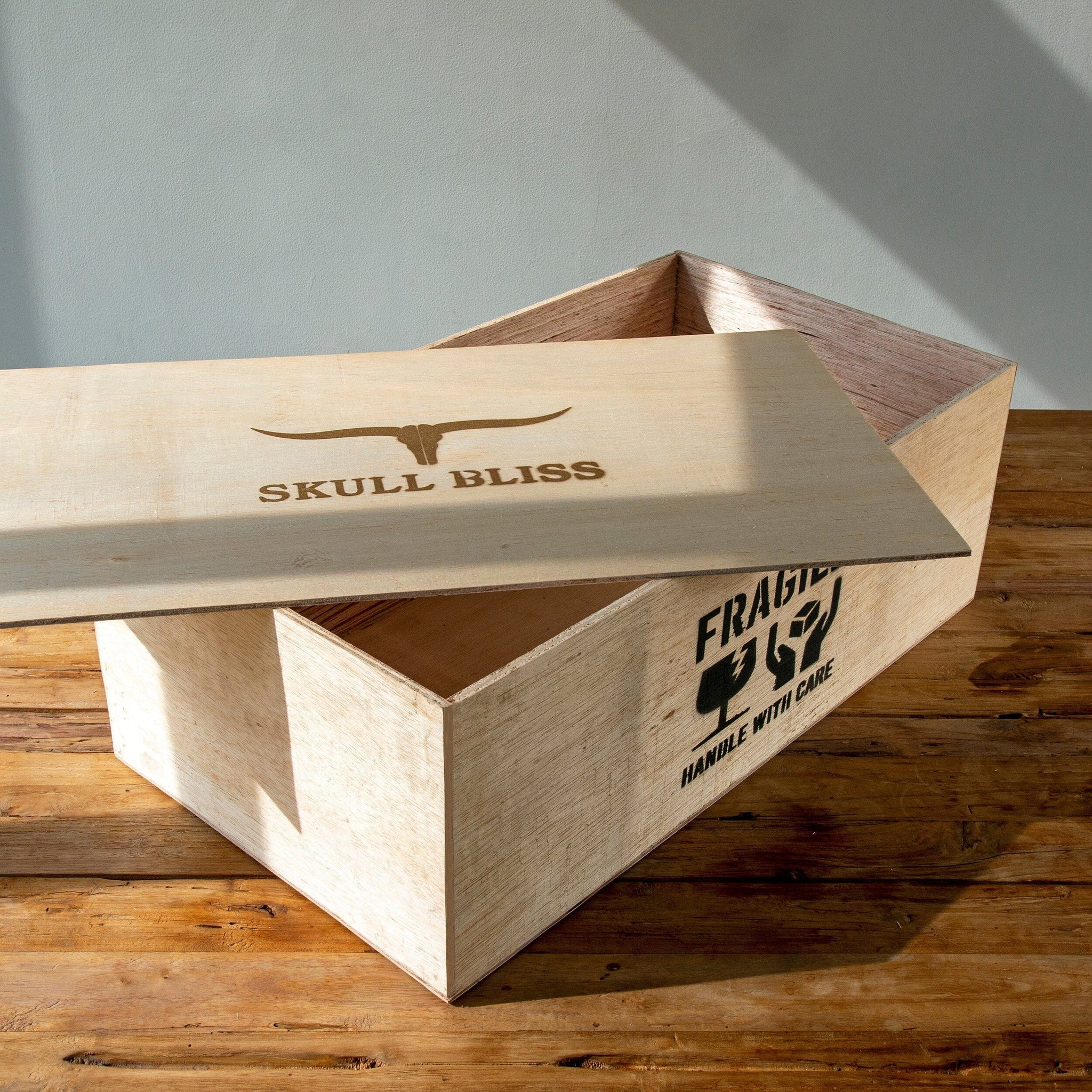 Hand Carved Longhorn Skull - Gray Fine Line